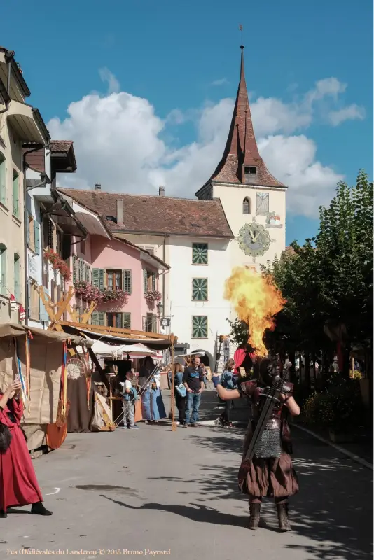 Cracheuse de feu sur la tour de l'horloge