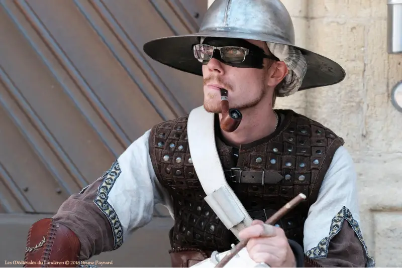 Troubadour avec une pipe