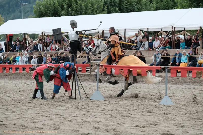 Chevalier s'entraînant à la joute