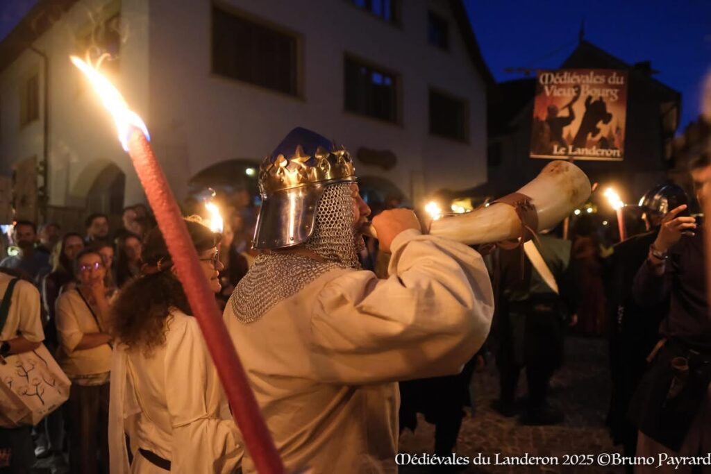 Coup de corne par le Roi