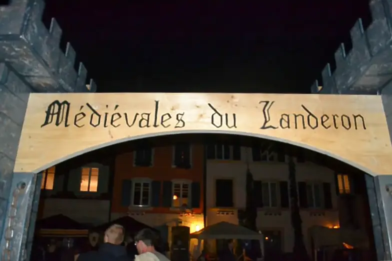 Portique d'entrée de la taverne