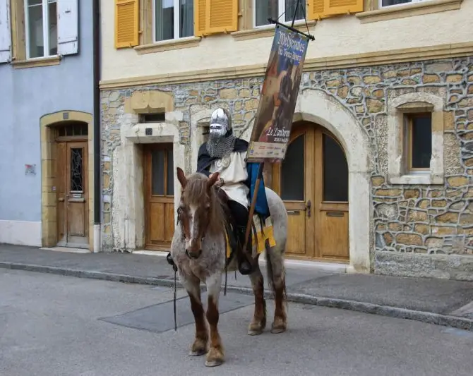 Porte étendard à cheval