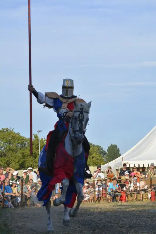 Tour d'honneur d'un chevalier