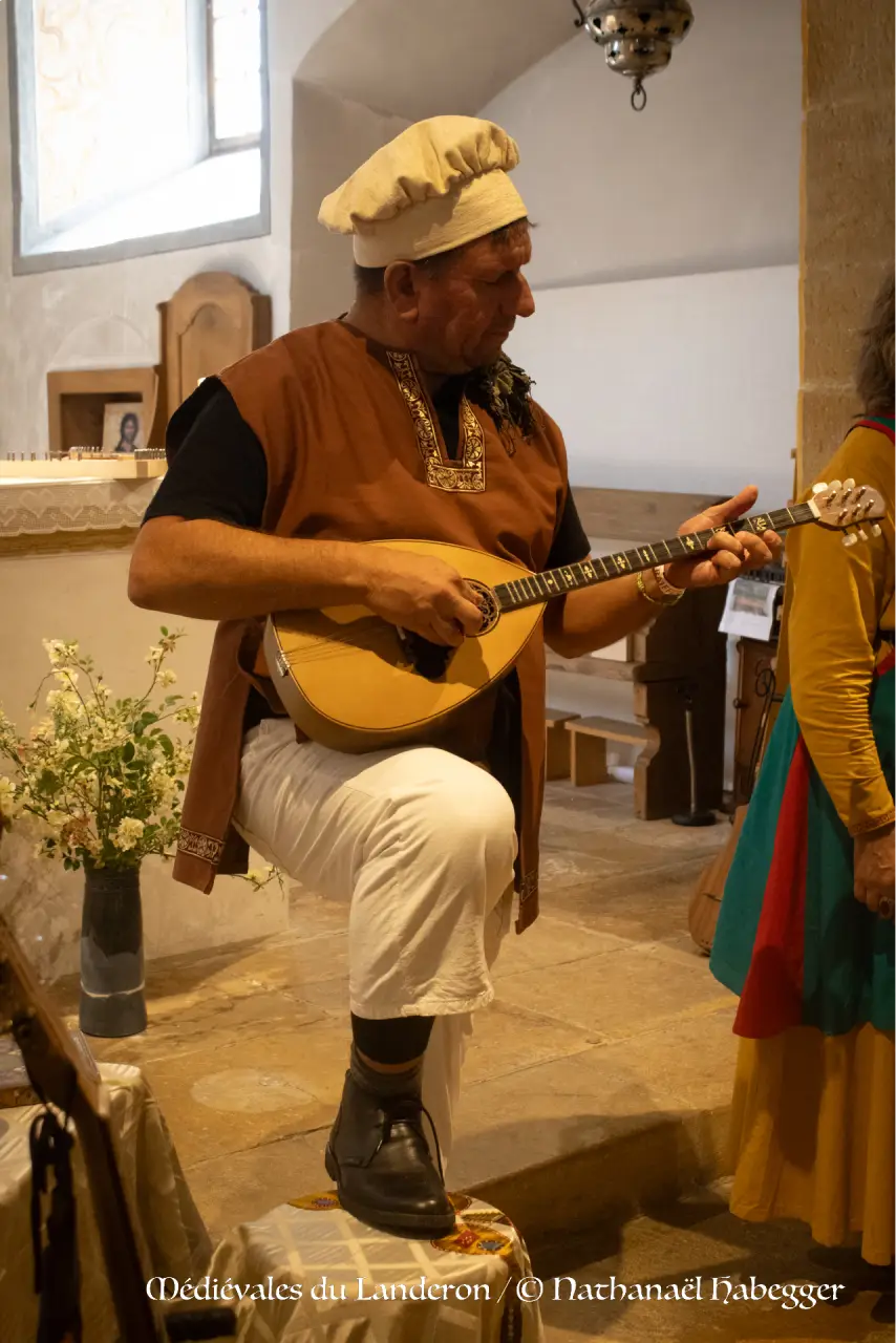 Umberto dans la chapelle