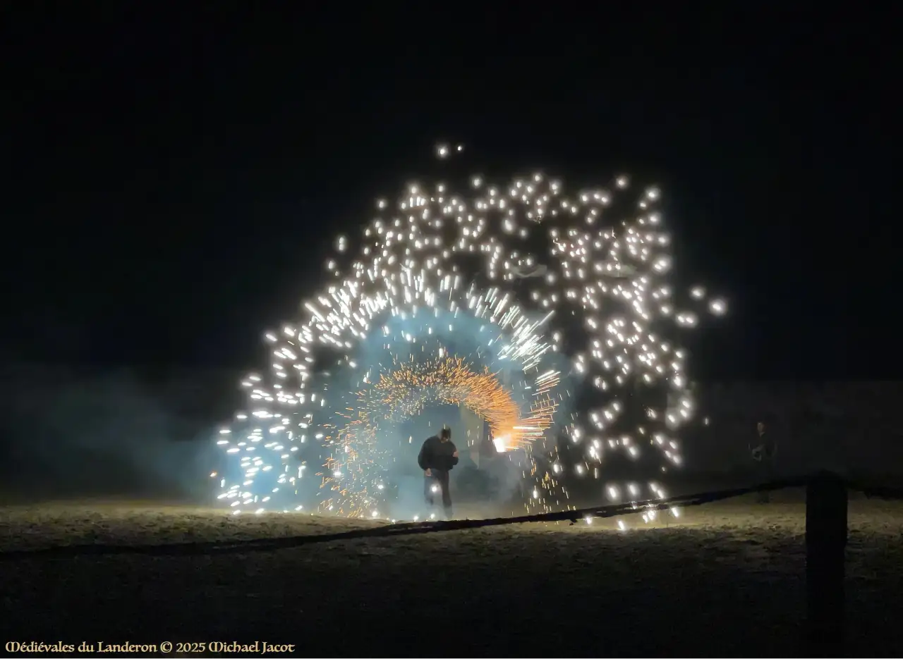 Feu d'artifices tournoyant autour du danseur