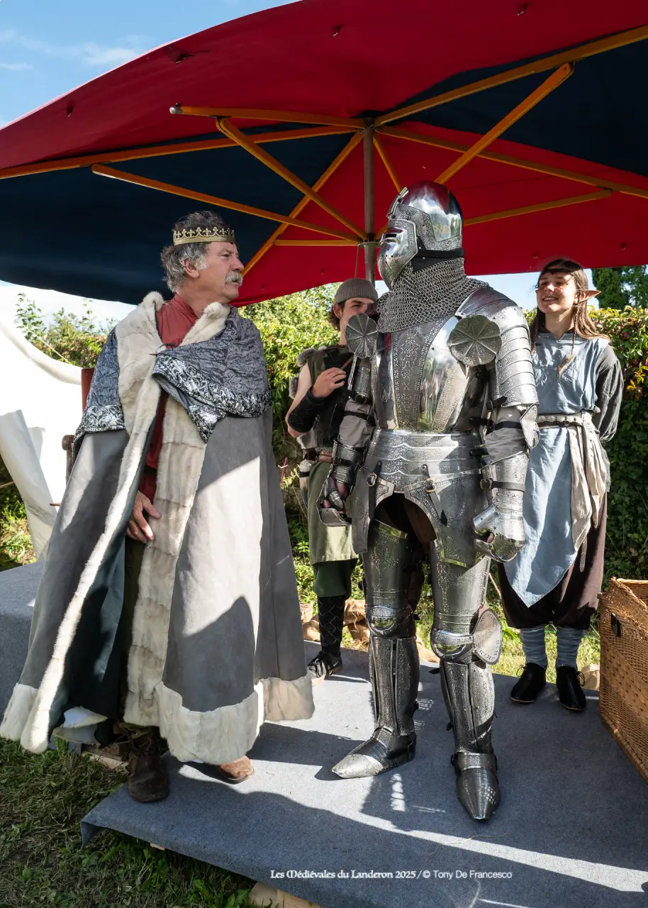 bon Roi habillant son chevalier